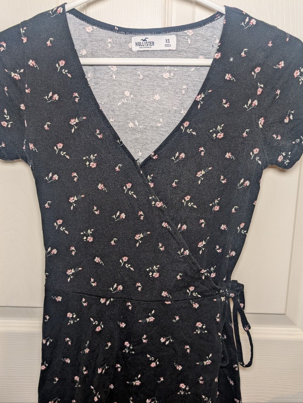 Hollister V-neck Faux Wrap Navy Blue & Floral Dress Womens Size XS